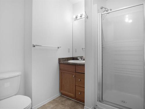 16 120 Magrath Road, Edmonton, AB - Indoor Photo Showing Bathroom