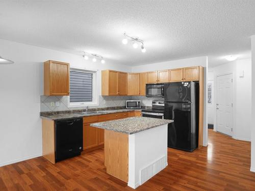 16 120 Magrath Road, Edmonton, AB - Indoor Photo Showing Kitchen