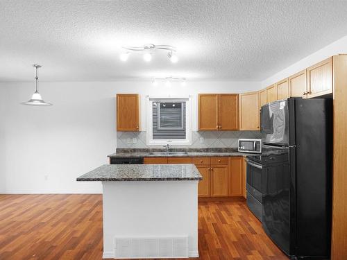 16 120 Magrath Road, Edmonton, AB - Indoor Photo Showing Kitchen