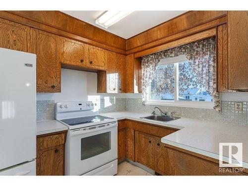 4709 49A Street, Legal, AB - Indoor Photo Showing Kitchen