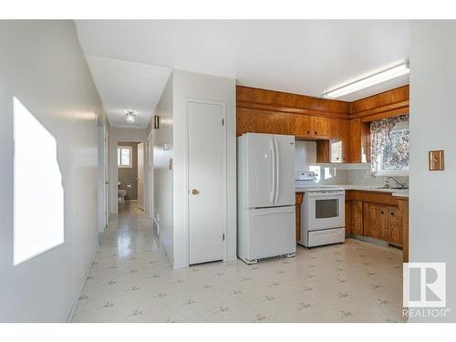 4709 49A Street, Legal, AB - Indoor Photo Showing Kitchen