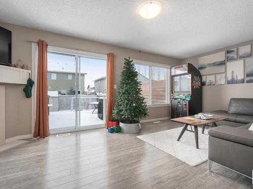 80 Meadowland Crescent, Spruce Grove, AB - Indoor Photo Showing Living Room