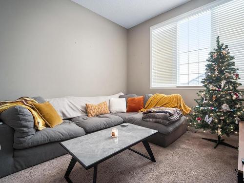 80 Meadowland Crescent, Spruce Grove, AB - Indoor Photo Showing Living Room