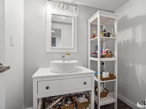 80 Meadowland Crescent, Spruce Grove, AB - Indoor Photo Showing Bathroom