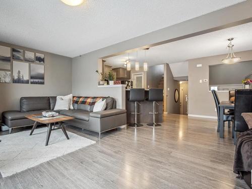 80 Meadowland Crescent, Spruce Grove, AB - Indoor Photo Showing Living Room