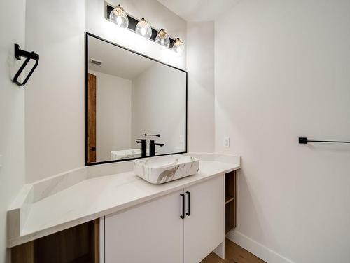 4003 Ginsburg Crescent, Edmonton, AB - Indoor Photo Showing Bathroom