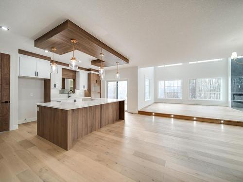 4003 Ginsburg Crescent, Edmonton, AB - Indoor Photo Showing Kitchen