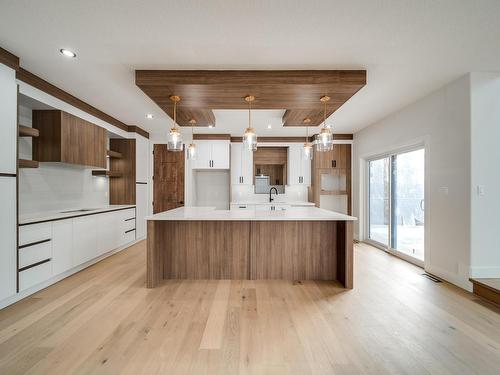 4003 Ginsburg Crescent, Edmonton, AB - Indoor Photo Showing Kitchen