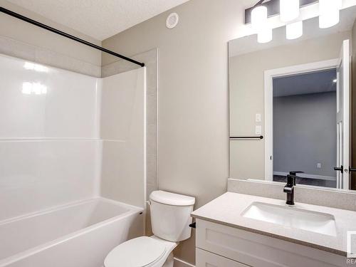 668 Kinglet Boulevard, Edmonton, AB - Indoor Photo Showing Bathroom