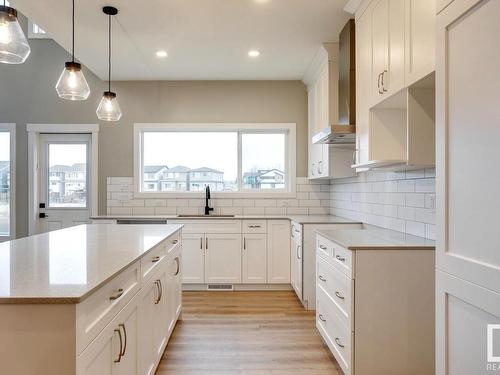 668 Kinglet Boulevard, Edmonton, AB - Indoor Photo Showing Kitchen