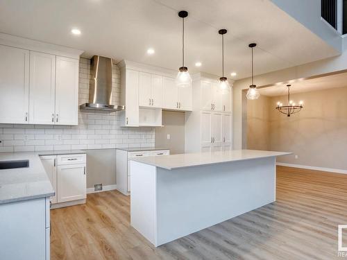 668 Kinglet Boulevard, Edmonton, AB - Indoor Photo Showing Kitchen With Upgraded Kitchen