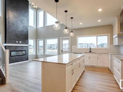 668 Kinglet Boulevard, Edmonton, AB - Indoor Photo Showing Kitchen With Fireplace With Upgraded Kitchen