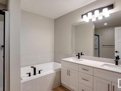 668 Kinglet Boulevard, Edmonton, AB - Indoor Photo Showing Bathroom