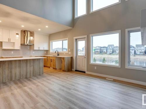 684 Kinglet Boulevard, Edmonton, AB - Indoor Photo Showing Kitchen