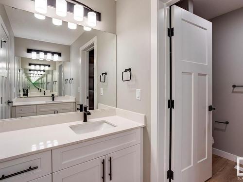 684 Kinglet Boulevard, Edmonton, AB - Indoor Photo Showing Bathroom