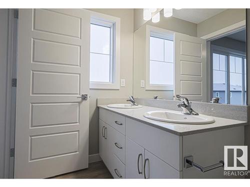 17505 62A Street, Edmonton, AB - Indoor Photo Showing Bathroom