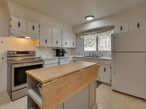 16 Beacon Crescent, St. Albert, AB - Indoor Photo Showing Kitchen