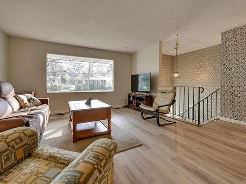 16 Beacon Crescent, St. Albert, AB - Indoor Photo Showing Living Room