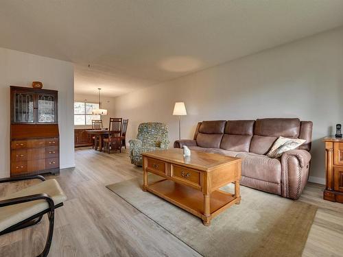 16 Beacon Crescent, St. Albert, AB - Indoor Photo Showing Living Room