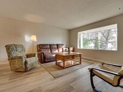 16 Beacon Crescent, St. Albert, AB - Indoor Photo Showing Living Room