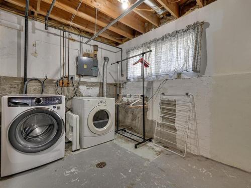 16 Beacon Crescent, St. Albert, AB - Indoor Photo Showing Laundry Room