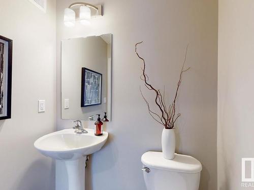 181 Sunland Way, Sherwood Park, AB - Indoor Photo Showing Bathroom