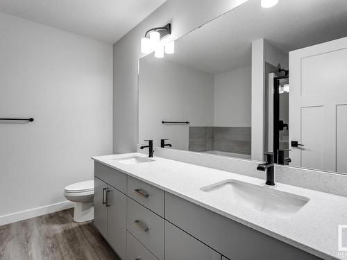 1237 16A Avenue, Edmonton, AB - Indoor Photo Showing Bathroom