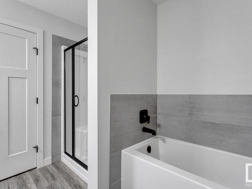 1237 16A Avenue, Edmonton, AB - Indoor Photo Showing Bathroom