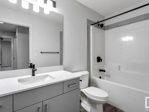 1237 16A Avenue, Edmonton, AB - Indoor Photo Showing Bathroom