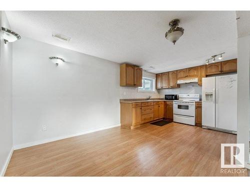 11412 162 Avenue, Edmonton, AB - Indoor Photo Showing Kitchen