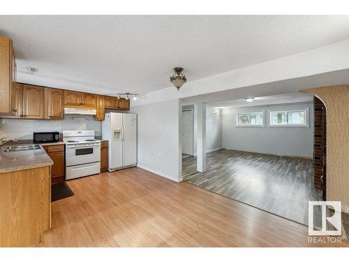 11412 162 Avenue, Edmonton, AB - Indoor Photo Showing Kitchen With Double Sink