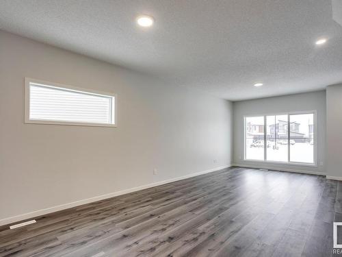 1643 16 Avenue, Edmonton, AB - Indoor Photo Showing Other Room