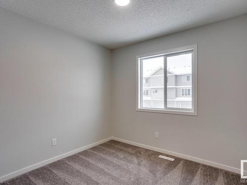 1643 16 Avenue, Edmonton, AB - Indoor Photo Showing Other Room