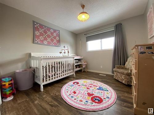 6928 21 Avenue, Edmonton, AB - Indoor Photo Showing Bedroom