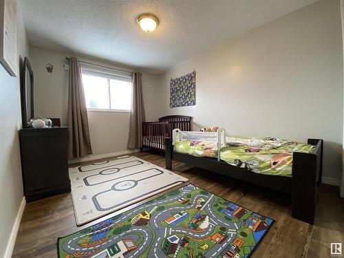 6928 21 Avenue, Edmonton, AB - Indoor Photo Showing Bedroom