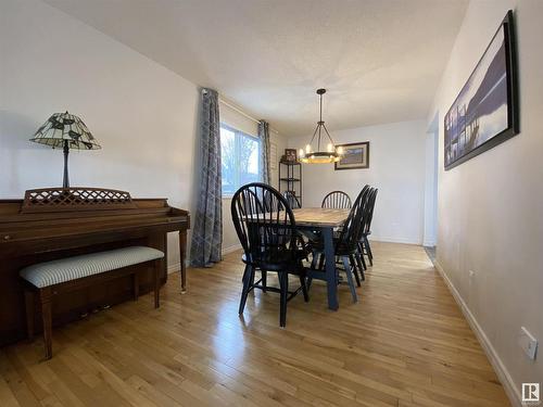 6928 21 Avenue, Edmonton, AB - Indoor Photo Showing Dining Room