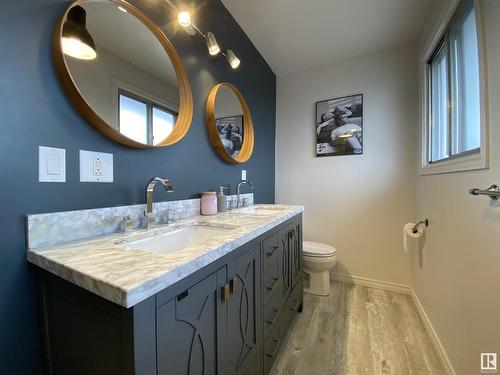 6928 21 Avenue, Edmonton, AB - Indoor Photo Showing Bathroom