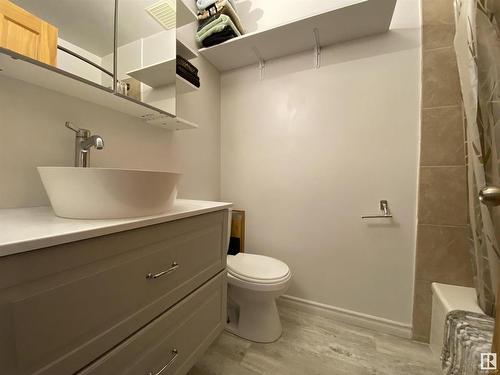 6928 21 Avenue, Edmonton, AB - Indoor Photo Showing Bathroom