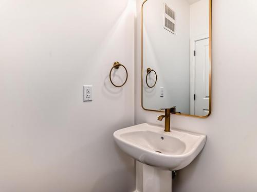 3320 168 Street, Edmonton, AB - Indoor Photo Showing Bathroom