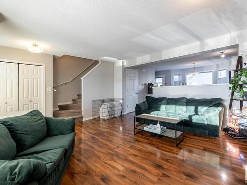 6822 21A Avenue, Edmonton, AB - Indoor Photo Showing Living Room