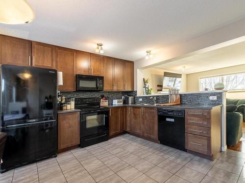 6822 21A Avenue, Edmonton, AB - Indoor Photo Showing Kitchen