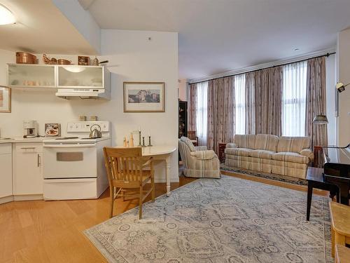 901 10134 100 Street, Edmonton, AB - Indoor Photo Showing Kitchen