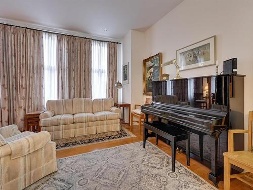 901 10134 100 Street, Edmonton, AB - Indoor Photo Showing Living Room