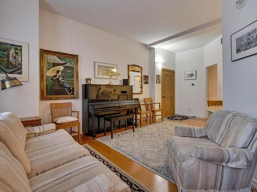 901 10134 100 Street, Edmonton, AB - Indoor Photo Showing Living Room