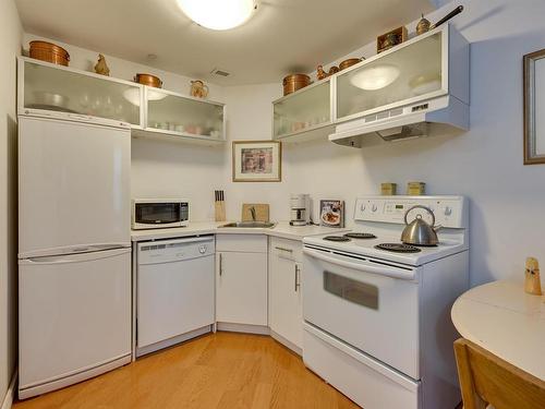 901 10134 100 Street, Edmonton, AB - Indoor Photo Showing Kitchen