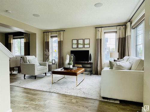 2107 Desrochers Drive, Edmonton, AB - Indoor Photo Showing Living Room