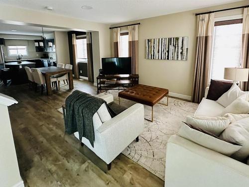 2107 Desrochers Drive, Edmonton, AB - Indoor Photo Showing Living Room