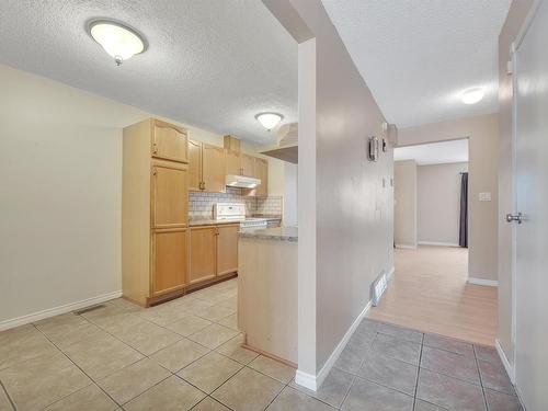 25 14717 34 Street, Edmonton, AB - Indoor Photo Showing Kitchen