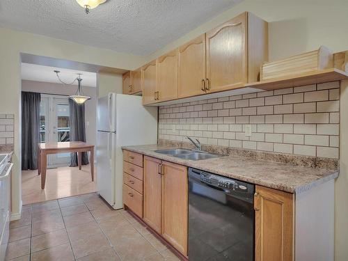 25 14717 34 Street, Edmonton, AB - Indoor Photo Showing Kitchen With Double Sink