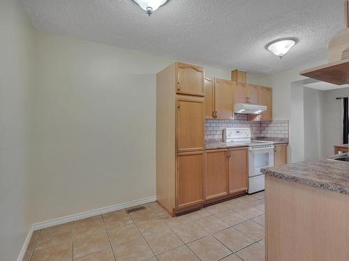 25 14717 34 Street, Edmonton, AB - Indoor Photo Showing Kitchen